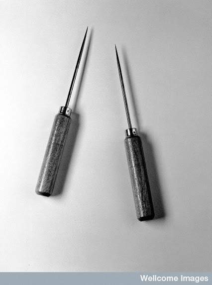 L0026980 Watts-Freeman lobotomy instruments. Credit: Wellcome Library, London. Wellcome Images images@wellcome.ac.uk http://images.wellcome.ac.uk Set of Watts-Freeman lobotomy instruments; box inscribed by Walter Freeman. circa 1950 Published: - Copyrighted work available under Creative Commons by-nc 2.0 UK, see http://images.wellcome.ac.uk/indexplus/page/Prices.html